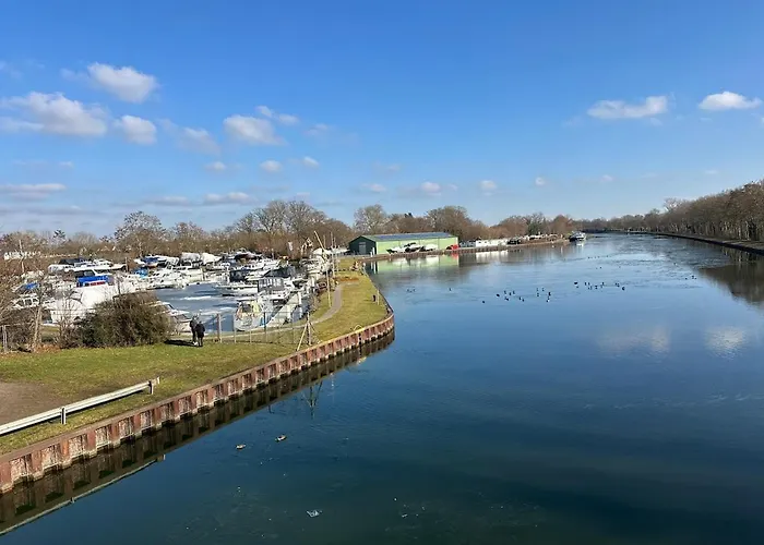 Modern, Bright, Quiet, Exclusive In Apartment